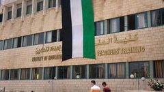 رفع العلم الفلسطيني على مبنى جامعة النجاح الوطنية