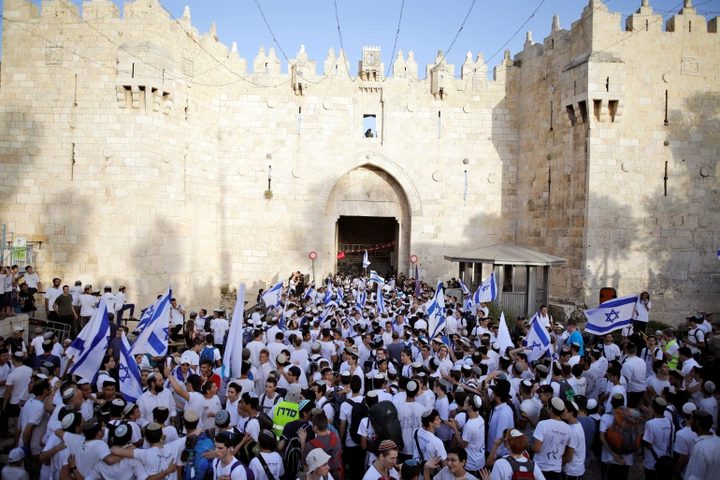 انطلاق مسيرة الاعلام بمدينة القدس وبينت يصدر تعليماته