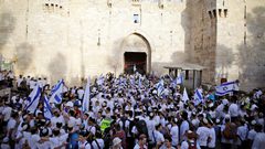 انطلاق مسيرة الاعلام بمدينة القدس وبينت يصدر تعليماته