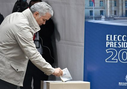العثور على ثلاث عبوات ناسفة في يوم الانتخابات الرئاسية في كولومبيا