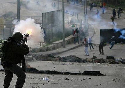 6 إصابات خلال مواجهات مع الاحتلال على المدخل الشمالي للبيرة