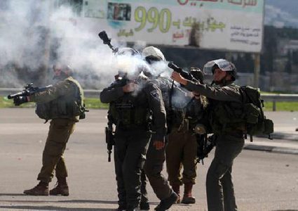 إصابات بالاختناق خلال مواجهات مع الاحتلال في تقوع شرق بيت لحم