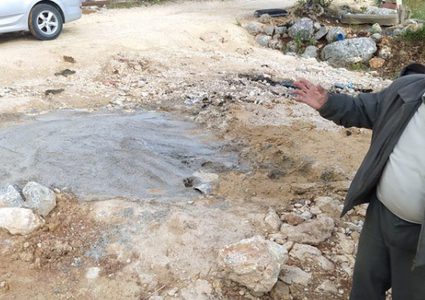 الاحتلال يردم بئر مياه في راس عطية جنوب قلقيلية