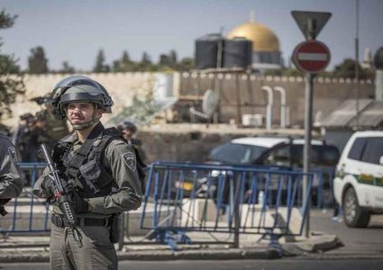 الاحتلال يعتقل 9 شبان ويفرض إجراءات مشددة في باب العامود ويقتحم العيسوية