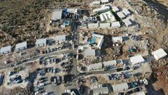 مستوطنون يشرعون ببناء بؤرة استيطانية جديدة على أراضي جالود