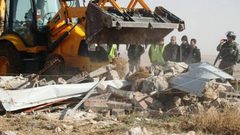 الاحتلال يستولي على جرافة ويمنع بناء خزان مياه في يعبد