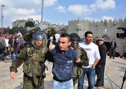 الاحتلال يعتقل فتى في  البلدة القديمة بالقدس