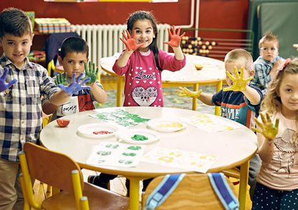 "التربية" توقع عقوداً مع جامعات فلسطينية لتطوير دبلوم مهني لمربيات رياض الأطفال