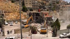 الاحتلال يحاصر منزلا في العيسوية تمهيدا لهدمه