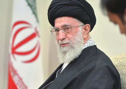 خامنئي للبابا فرنسيس: نتوقع أن تتخذوا مواقفا مناصرة للشعب الفلسطيني