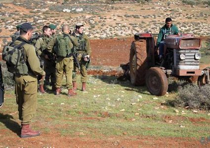 الاحتلال يستولي على مركبات وجرارات زراعية في الأغوار