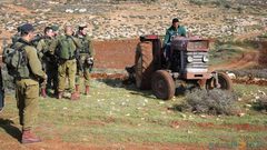 الاحتلال يستولي على مركبات وجرارات زراعية في الأغوار