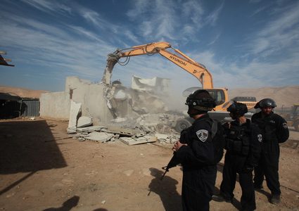 سلفيت:الاحتلال يسلم 10 إخطارات لوقف العمل والبناء في مردا