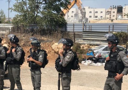 الخليل: قوات الاحتلال تعتقل مواطنة قرب الحرم الإبراهيمي