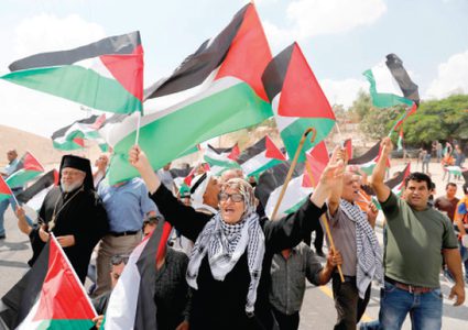 الكنيست يصادق بالقراءة التمهيدية على تجريم رفع العلم الفلسطيني