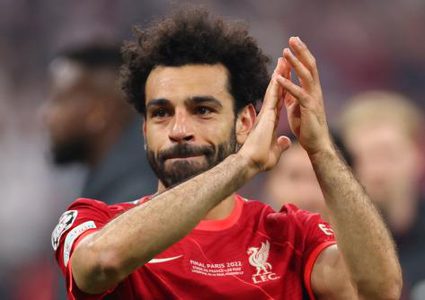 صلاح يهدد ليفربول: اقبلوا شروطي.. أو سأنتقل إلى الغريم