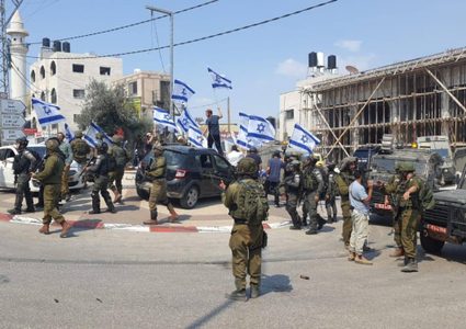 الاحتلال يواصل إغلاق مفرق بيتا جنوب نابلس