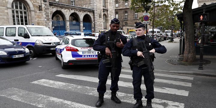 فرنسا:مصادرة أسلحة وذخائر خلال اعتقال نازيين جدد