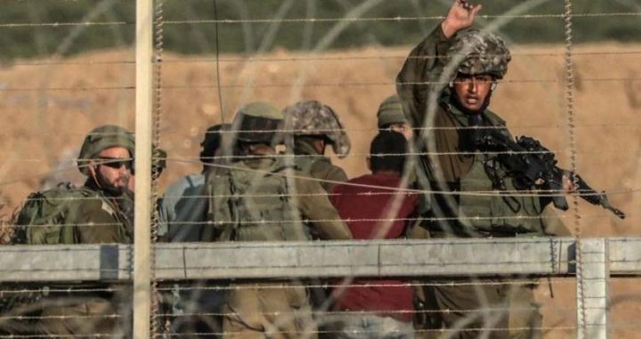 الاحتلال يعتقل ثلاثة مواطنين شرق خان يونس