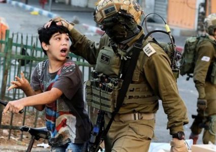 وقفة في مالي تضامنا مع أطفال فلسطين