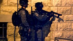 الاحتلال يعيق حركة تنقل المواطنين في يعبد