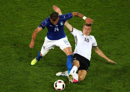 ألمانيا تحافظ على سجل خال من الهزيمة مع فليك