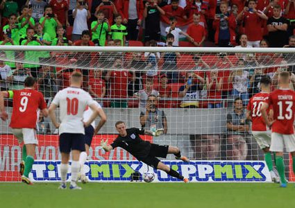 ركلة جزاء تمنح هنغاريا أول فوز على إنجلترا في 60 عاما