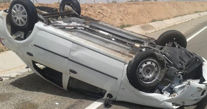 إصابة مواطن جراء انقلاب مركبته أثناء مطاردته من قبل الاحتلال جنوب الخليل