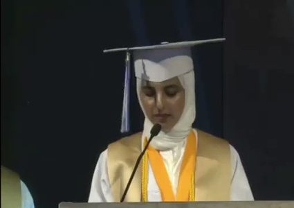 طالبة كويتية في حفل تخرجها: "علمو أولادكم أن فلسطين محتلة"