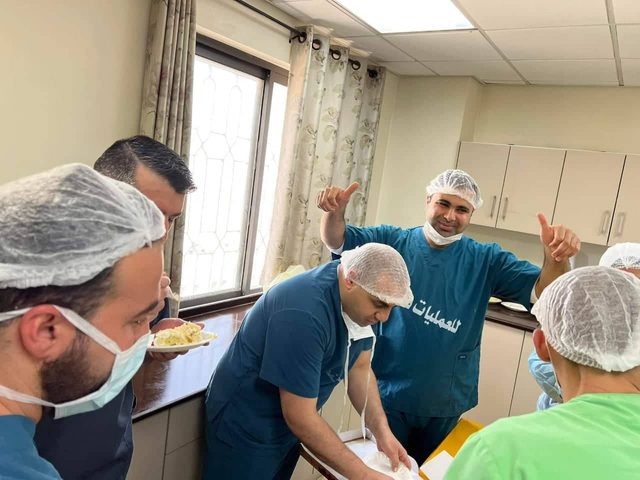 مستشفى النجاح يحتفل بميلاد الطفل الأول لعملية مسح مجهري لسحب الحيوانات المنوية