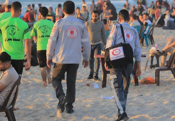 تخصيص نقطة إسعاف على شاطئ بحر رفح على مدار موسم الصيف، ضمن الجهود المبذولة لتعزيز طواقم الإنقاذ البحري؛ للحفاظ على سلامة المصطافين وسرعة التدخل الطبي للحالات الطارئة.