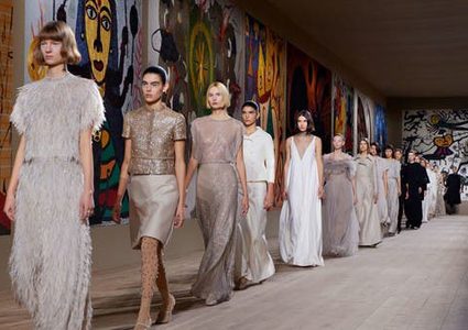 الروس يغيبون عن أسبوع باريس للأزياء الراقية