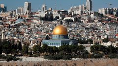 عشرات المستوطنين يقتحمون باحات الأقصى