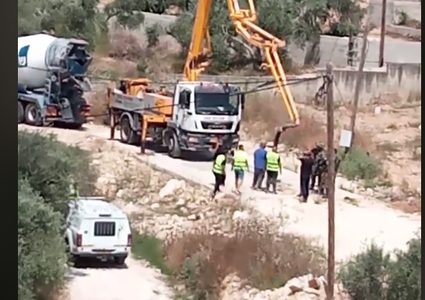 الاحتلال يردم بئرا جوفيا في بيت ليد شرق طولكرم