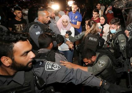 شرطة الاحتلال تعتقل شابين بزعم قتلهما عالم "إسرائيلي" العام الماضي