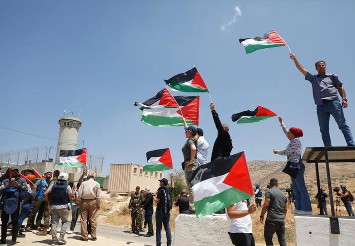 الأغوار الشمالية : الاحتلال يقمع مسيرة على حاجز تياسير قرب طوباس منددة بانشاء بؤرة استيطانية جديدة في منطقة الفارسية بالأغوار
تصوير: عدي دعيبس