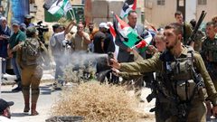 الأغوار الشمالية : الاحتلال يقمع مسيرة على حاجز تياسير قرب طوباس منددة بانشاء بؤرة استيطانية جديدة في منطقة الفارسية بالأغوار
تصوير: عدي دعيبس