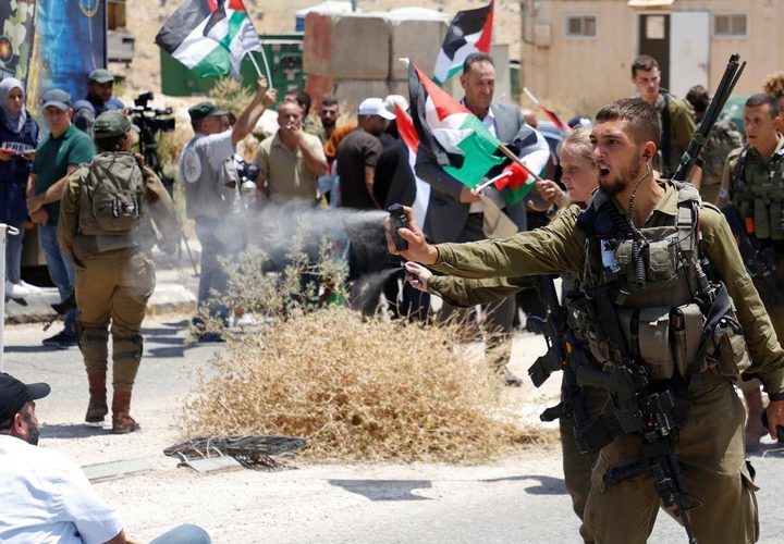 الأغوار الشمالية : الاحتلال يقمع مسيرة على حاجز تياسير قرب طوباس منددة بانشاء بؤرة استيطانية جديدة في منطقة الفارسية بالأغوار
تصوير: عدي دعيبس