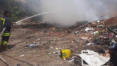 الدفاع المدني يسيطر على حريق اندلع بالقرب من منازل المواطنين في بلدة الرام