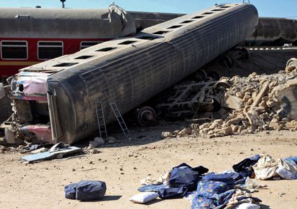 قتلى وجرحى في خروج قطار عن سكته بإيران