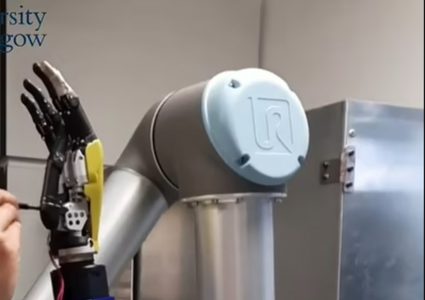 علماء يطورون جلدا صناعياً.. يشعر ويتألم مثل البشر