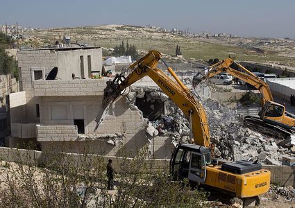 بلدية الاحتلال تأخذ مقاسات عمارة سكنية في سلوان تمهيدا لهدمها