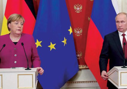 ميركل تثير الجدل بشأن علاقتها مع بوتن