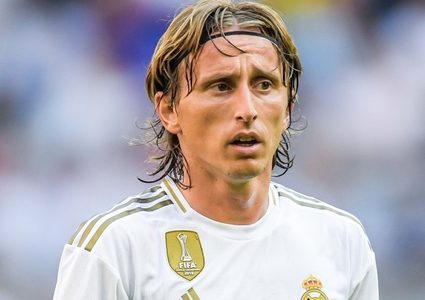 ريال مدريد يمدد عقد مودريتش