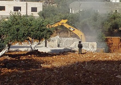 الاحتلال يهدم 4 شقق سكنية في بير عونه غرب بيت لحم