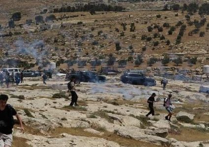 إصابات في اعتداء للاحتلال والمستوطنين على فعالية ضد الاستيطان بمسافر يطا