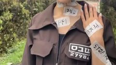 ملكة جمال فلسطين لورين امسيح تستبدل الفستان بملابس الأسرى في مسابقة للجمال