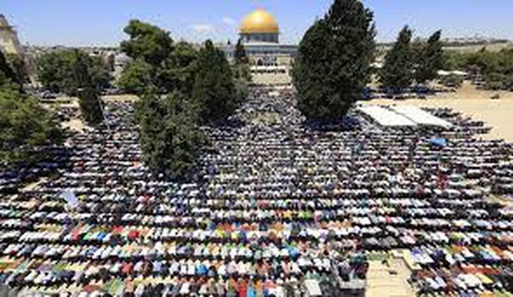 45 ألفا يؤدون صلاة الجمعة في المسجد الأقصى