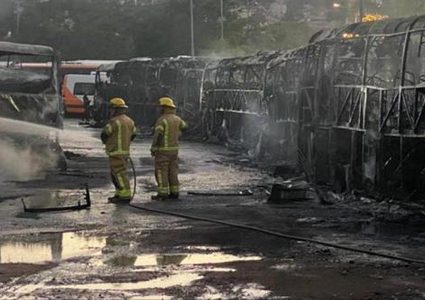 احتراق 18 حافلة بالمحطة المركزية في مدينة صفد