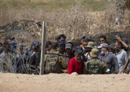 الاحتلال يلاحق العمال قرب جدار الفصل العنصري غرب جنين